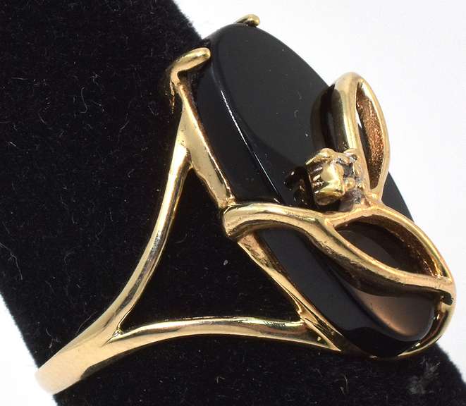 Beautiful Onyx & Diamond Accent Ring in Yellow Gold