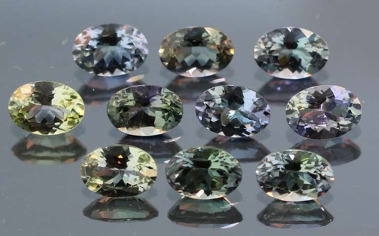 Stunning 6.07ct multi-color Tanzanite set