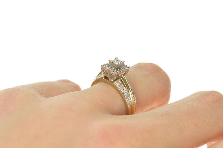 10K White Gold Princess Diamond Cluster Halo Promise Ring