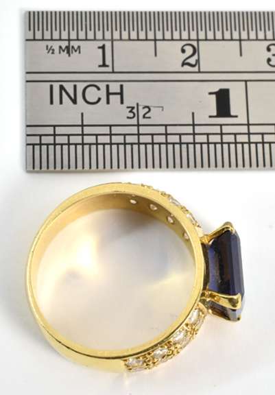 Elegant 18k Synthetic Sapphire Ring