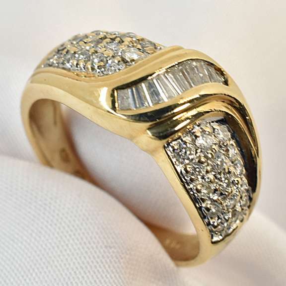 Flashy Baguette & Round Diamond Ring