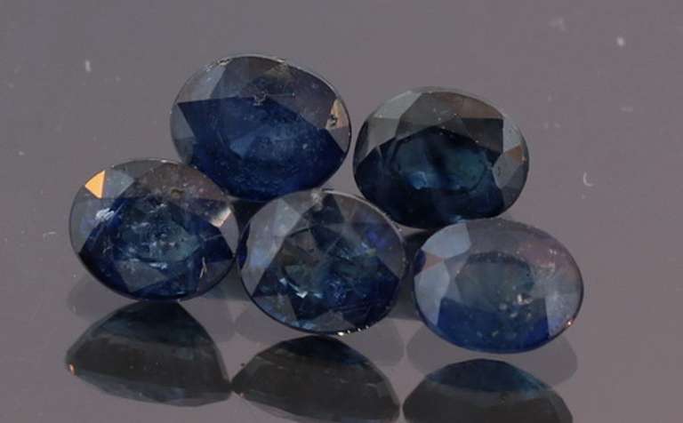 Heated only! 4.35ct Royal blue Sapphire set