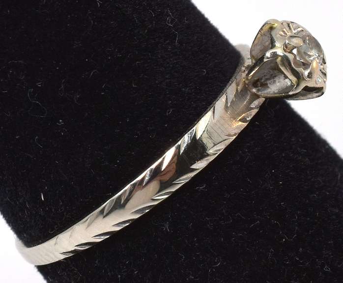 Sweet Diamond SOlitaire Ring with Textured Shoulders, 14KT White Gold