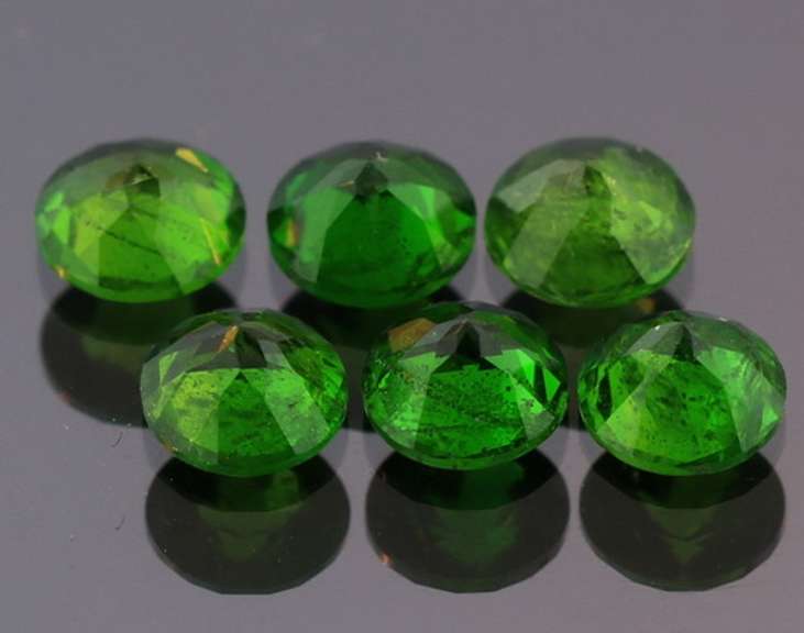 Glittering forest green 3.23ct Chrome Diopside set