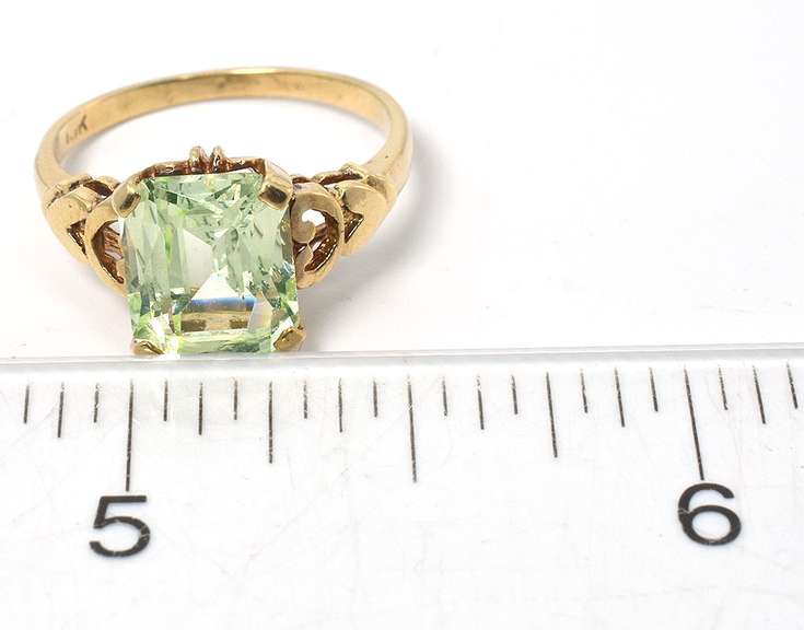 Playful Green Stone Ring in Yellow Gold