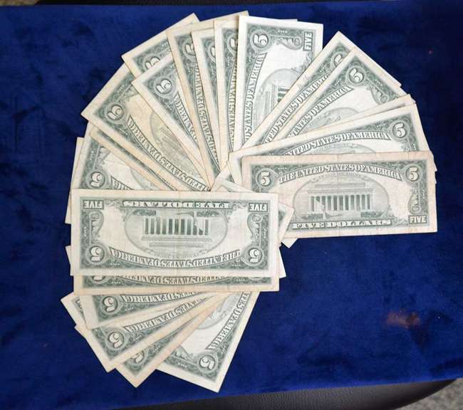 Estate Lot Of Five Dollar Bills Red Seals 24 Total