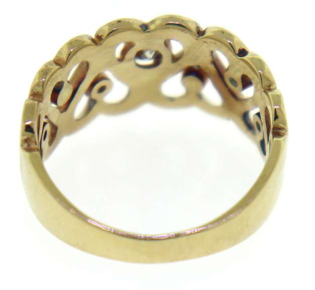 Stunning Yellow Gold Milgrain Diamond Band