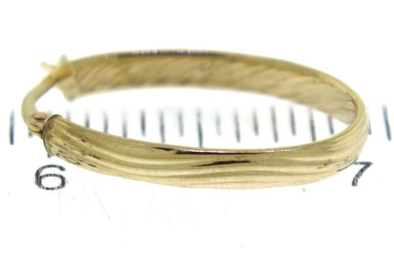 Beautiful Yellow Gold Wave Oval Earrings