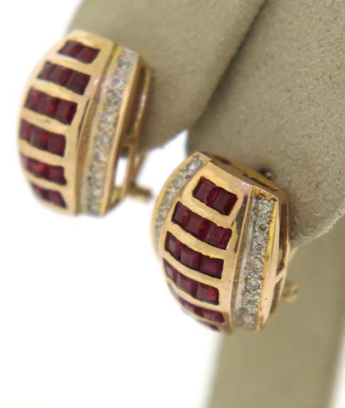 Charming 18kt Ruby Diamond Huggie