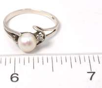 Sterling Silver & Pearl Ring