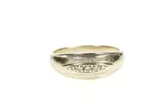14K White Gold Retro Graduated Diamond Wedding Band Ring