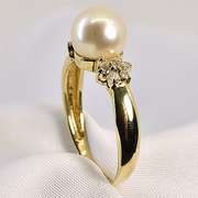 Tasteful Pearl and Diamond Ring