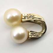 Lustrous White Gold Double Pearl Pendant