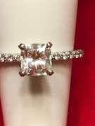 LADIES 14K WHITE GOLD RING WITH  1.25 CARAT OF DIAMONDS