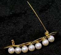 Elegant Filigree Pearl Brooch Pin in 14KT Yellow Gold