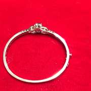 18k white gold bangle with hear haped amethyst
