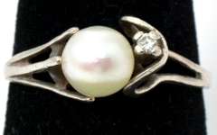 Sterling Silver & Pearl Ring