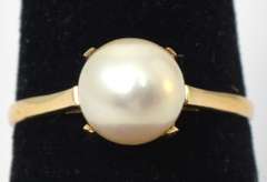 Elegant Solitaire Pearl Ring in 14KT Yellow Gold