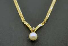 Petite 14K Gold Necklace With Pearl and Diamond