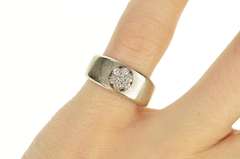 14K White Gold Round Diamond Cluster Retro Textured Band Ring