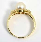 Tasteful Pearl and Diamond Ring