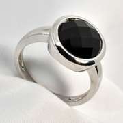 Fashionable Black Agate Ring in 14K White Gold