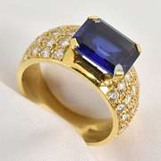 Elegant 18k Synthetic Sapphire Ring