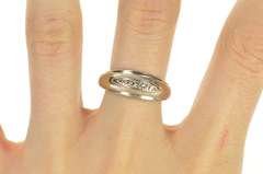 14K White Gold Retro Graduated Diamond Wedding Band Ring