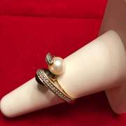 Ladies 14k yellow gold diamond and pearl ring