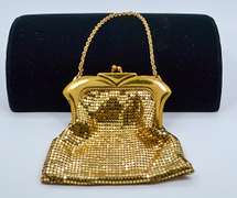 Mid Century Whiting & Davis Co. Gold Tone Mesh Wristlet Clutch