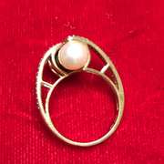 Ladies 14k yellow gold diamond and pearl ring