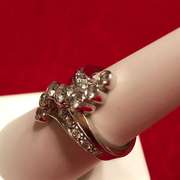 LADIES 14K WHITE GOLD DIMOND JOURNEY RING.
