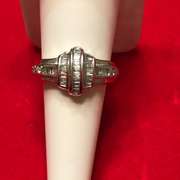 18K WHITE GOLD LADIES DIAMOND RING