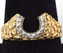 Nugget-Style Horseshoe Ring with Diamonds in Yellow Gold