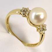 Tasteful Pearl and Diamond Ring