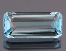 Amazing 9.77ct emerald cut sky blue Topaz