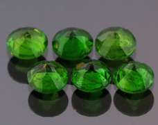 Glittering forest green 3.23ct Chrome Diopside set