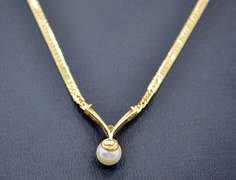 Petite 14K Gold Necklace With Pearl and Diamond