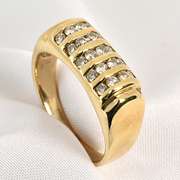 Fashionable Diamond Ring