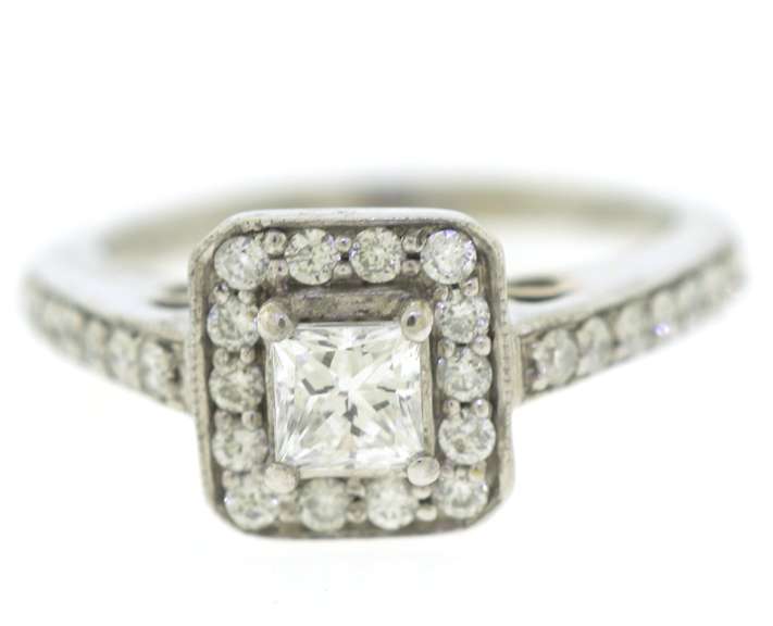 Dazzling Princess Cut Diamond w Halo Setting w 2 Matching Bands