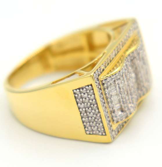 Fantastic Diamond Men's Ring in Yellow Gold