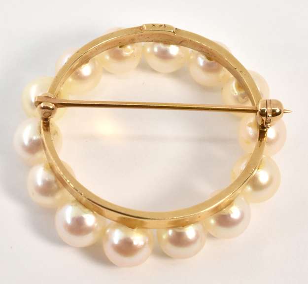 Vintage Pearl Circle Brooch