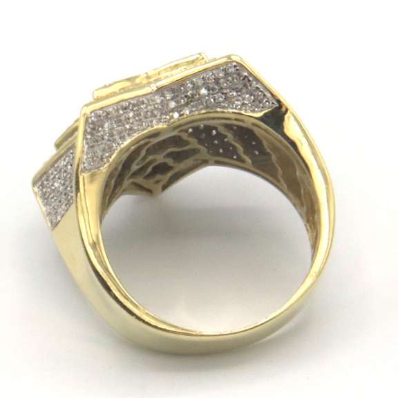 Dramatic Yellow Gold Star Shaped Diamond Ring