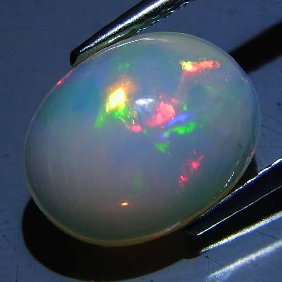 Block patterned 2.60ct frosty white Jelly Opal