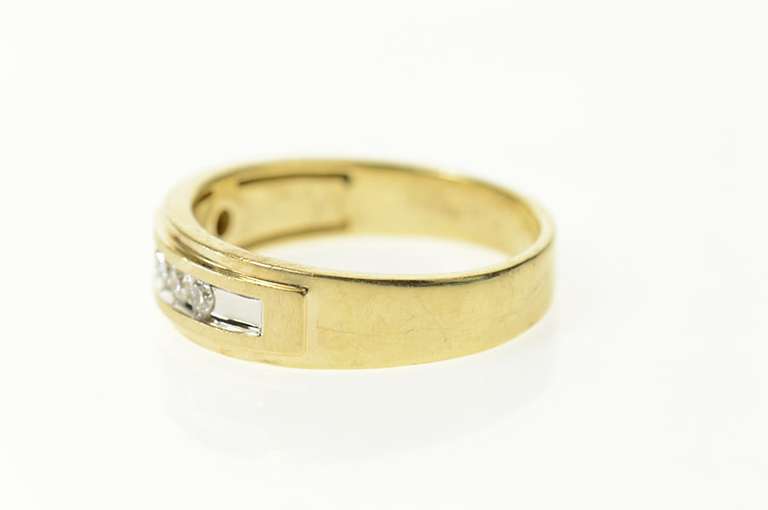 10K Yellow Gold 0.30 Ctw Diamond Men's Classic Wedding Band Ring