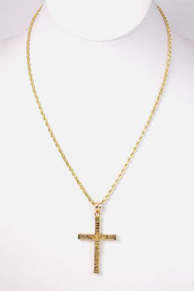 Detailed Gold Cross Pendant & Chain