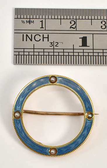Sweet 14k & Enamel Circle Brooch
