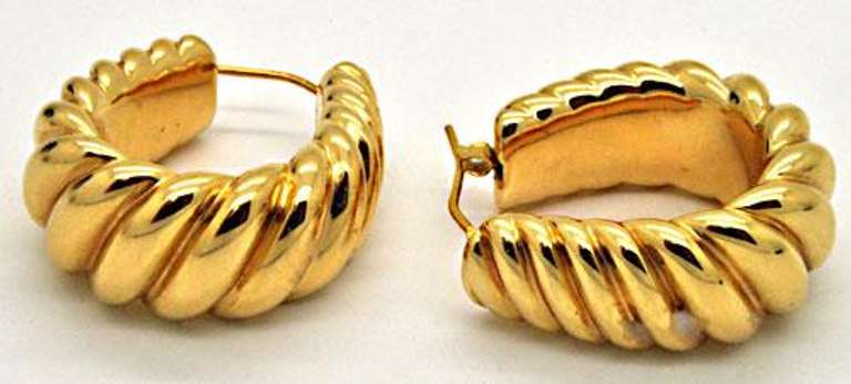 LADIES 14 KT YELLOW GOLD WAVE DESIGN LOOP EARINGS.