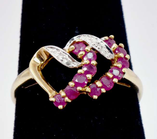 Vintage Ruby Heart Ring in Gold