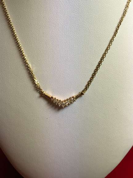 LADIES 14K GOLD AND DIAMOND NECKLACE